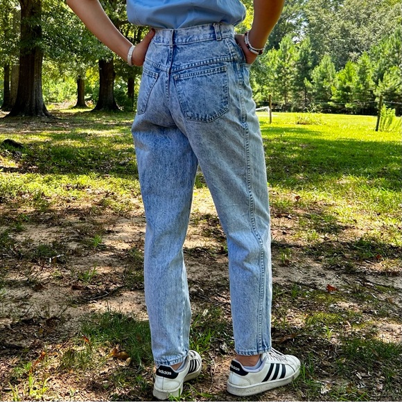 Vintage Denim - Vintage Acid Wash High Rise Mom Jeans Size 27”